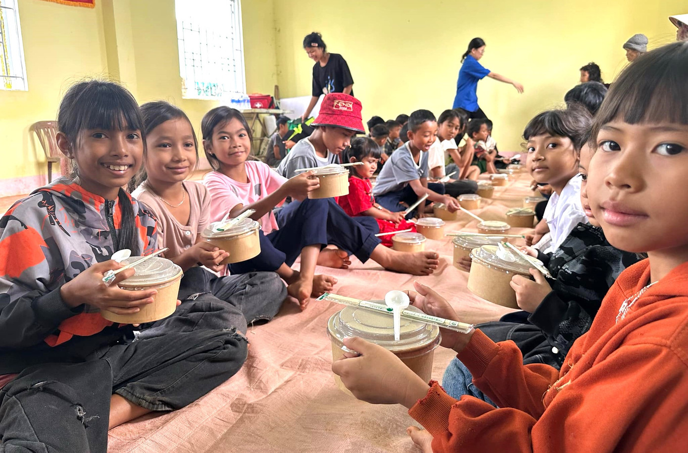 Hơn 300 suất ăn miễn phí cho trẻ em có hoàn cảnh khó khăn tại tỉnh Gia Lai.