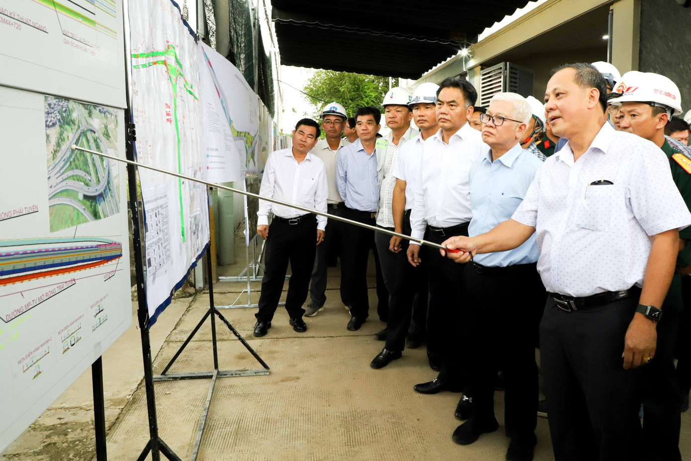 Lãnh đạo tỉnh Bình Dương đi khảo sát tại dự án đường Vành đai 3 TPHCM Lãnh đạo tỉnh Bình Dương đi khảo sát tại dự án đường Vành đai 3 TPHCM