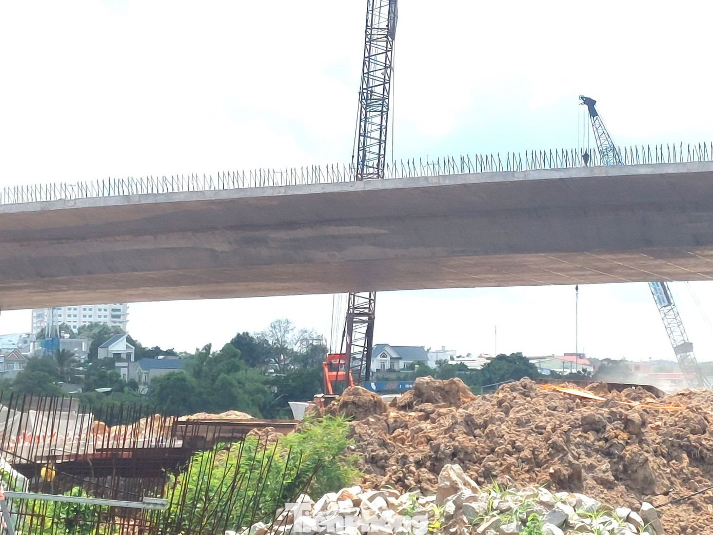 Ngoài cầu vượt, nút giao Bình Chuẩn sẽ được đầu tư cả hầm chui và đường song hành để tránh ùn tắc và tai nạn giao thông. Diện tích nút giao Bình Chuẩn khoảng 31ha. Ngoài cầu vượt, nút giao Bình Chuẩn sẽ được đầu tư cả hầm chui và đường song hành để tránh ùn tắc và tai nạn giao thông. Diện tích nút giao Bình Chuẩn khoảng 31ha.