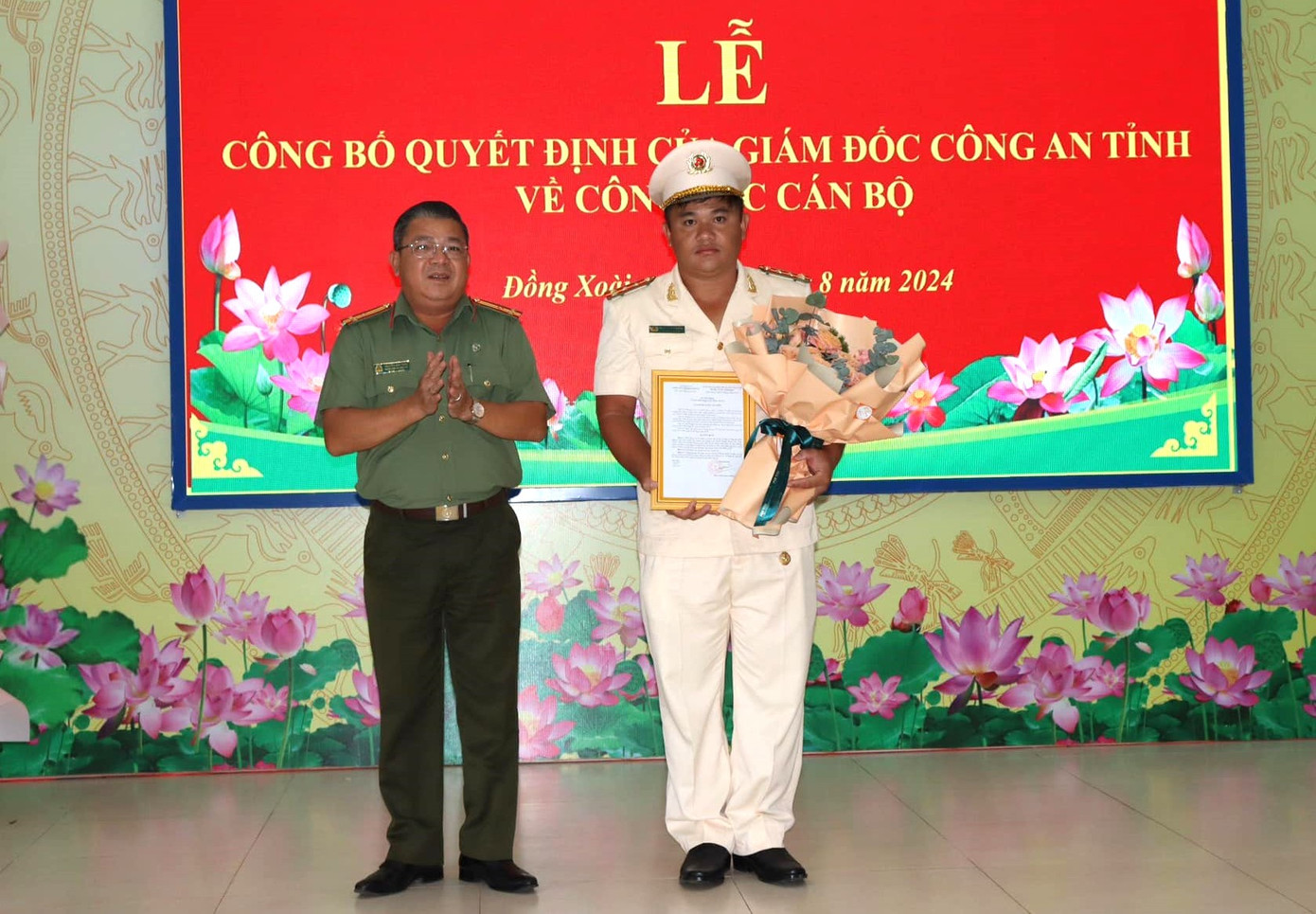 Đại uý Nguyễn Chí Khoa nhận quyết định bổ nhiệm