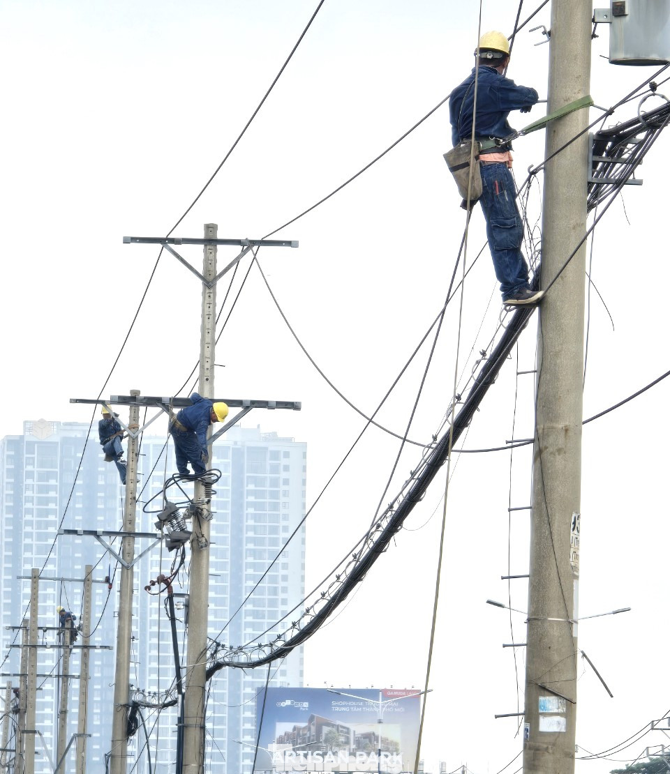 Để bảo đảm an toàn cho người, phương tiện lưu thông và công nhân thi công, trong quá trình di dời lưới điện, UBND thành phố Thuận An phối hợp với Phòng Cảnh sát giao thông tỉnh Bình Dương hỗ trợ điều tiết giao thông trong thời gian cắt điện. Tổng Công ty Becamex IDC hỗ trợ máy phát điện bảo đảm an toàn giao thông. Để bảo đảm an toàn cho người, phương tiện lưu thông và công nhân thi công, trong quá trình di dời lưới điện, UBND thành phố Thuận An phối hợp với Phòng Cảnh sát giao thông tỉnh Bình Dương hỗ trợ điều tiết giao thông trong thời gian cắt điện. Tổng Công ty Becamex IDC hỗ trợ máy phát điện bảo đảm an toàn giao thông.