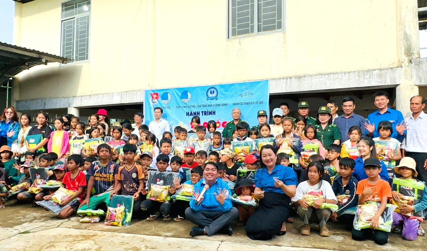 Hành trình "Tôi yêu tổ quốc tôi" của các bạn trẻ tỉnh Bình Dương tại tỉnh Gia Lai Ảnh: Chấn Sang