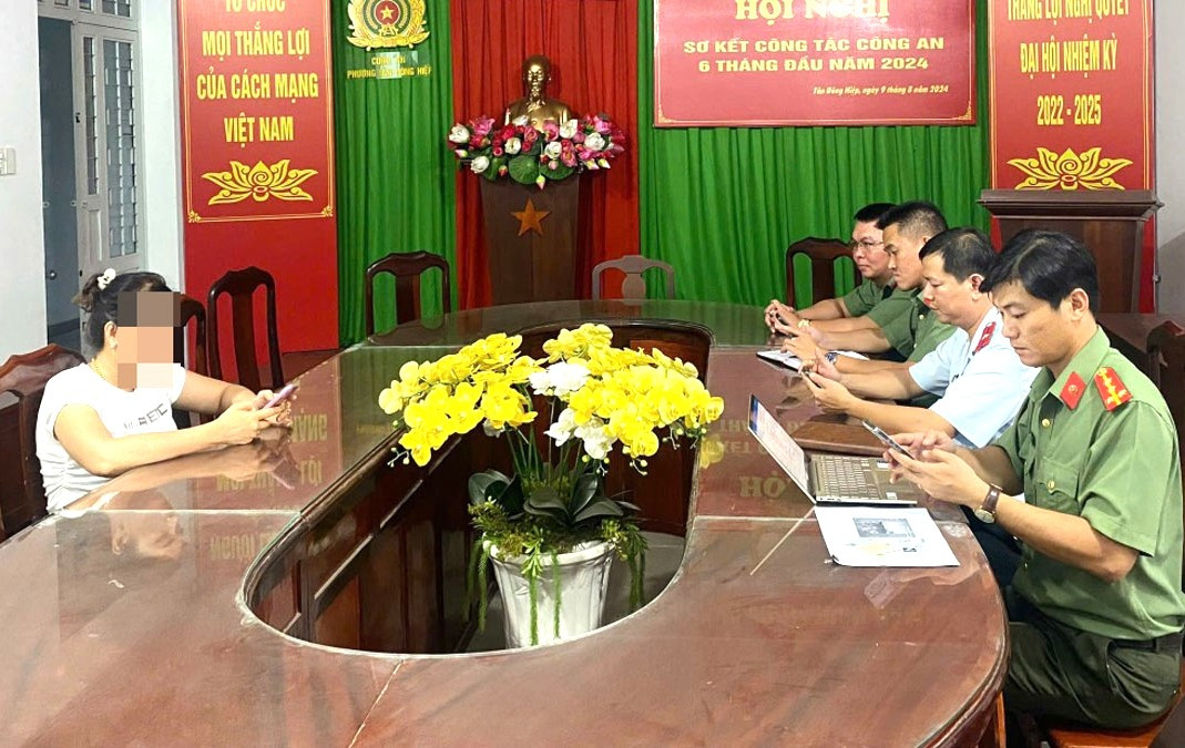 Cơ quan chức năng làm việc với người đăng tải hình ảnh cô gái khỏa thân lên mạng xã hội Cơ quan chức năng làm việc với người đăng tải hình ảnh cô gái khỏa thân lên mạng xã hội