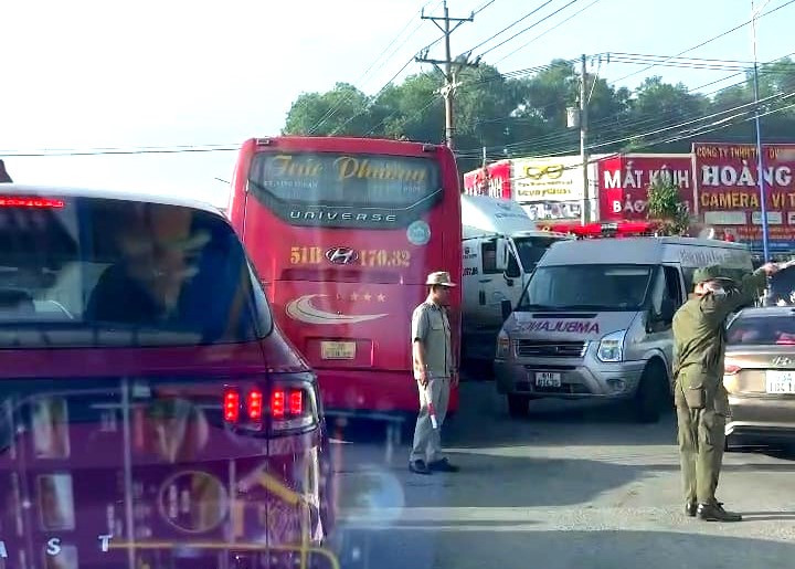 Giao thông qua khu vực khó khăn