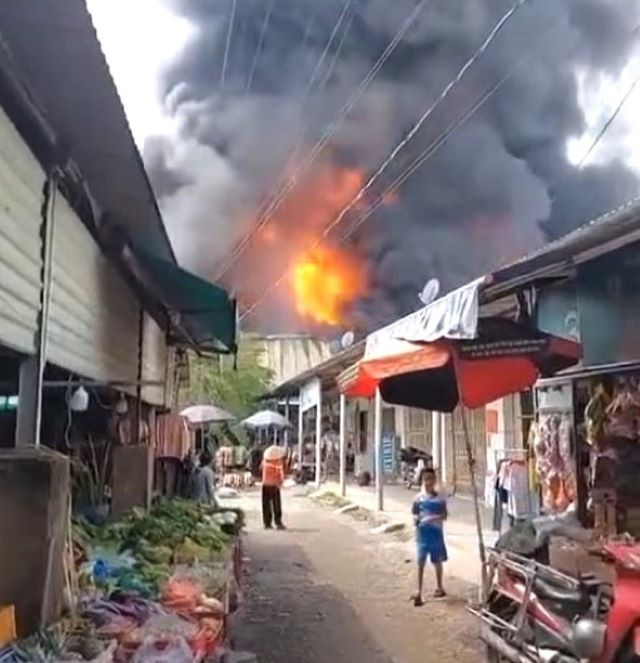 Khói bao trùm khu vực Khói bao trùm khu vực