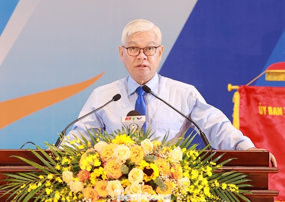 Bí thư Tỉnh ủy Bình Dương Nguyễn Văn Lợi phát biểu tại đại hội Bí thư Tỉnh ủy Bình Dương Nguyễn Văn Lợi phát biểu tại đại hội