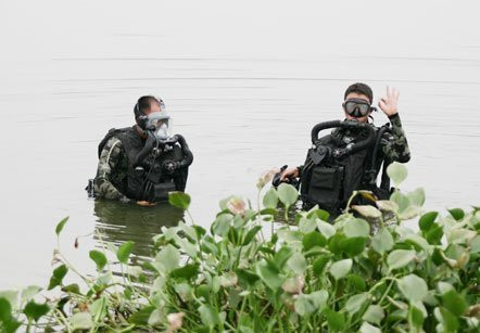 Trang thiết bị hiện đại cho đặc công thủy dưới nước ....