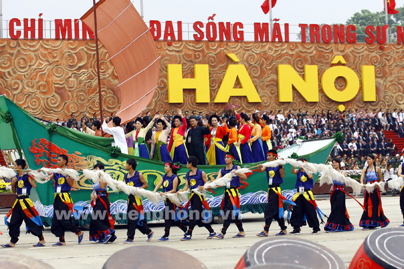 Toàn cảnh lễ diễu binh, diễu hành mừng Đại lễ ảnh 18