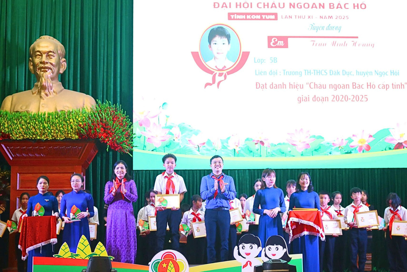 Hội đồng Đội tỉnh tặng bằng khen cho các đội viên tiêu biểu trên địa bàn Hội đồng Đội tỉnh tặng bằng khen cho các đội viên tiêu biểu trên địa bàn