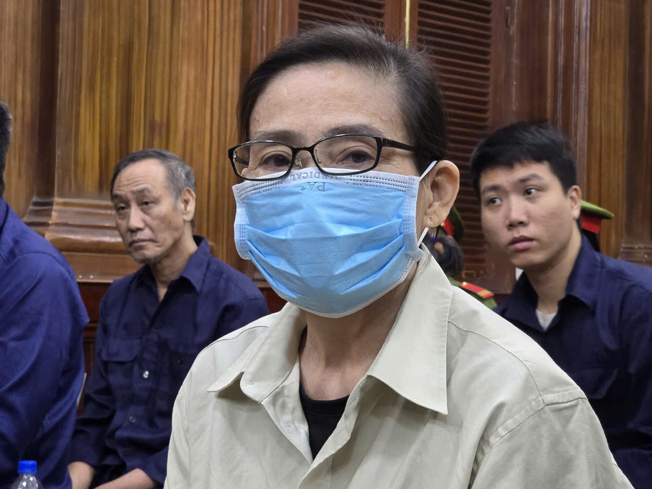 Bị cáo Oanh 'Hà' tại phiên tòa sáng nay 24/12. Ảnh: Tân Châu