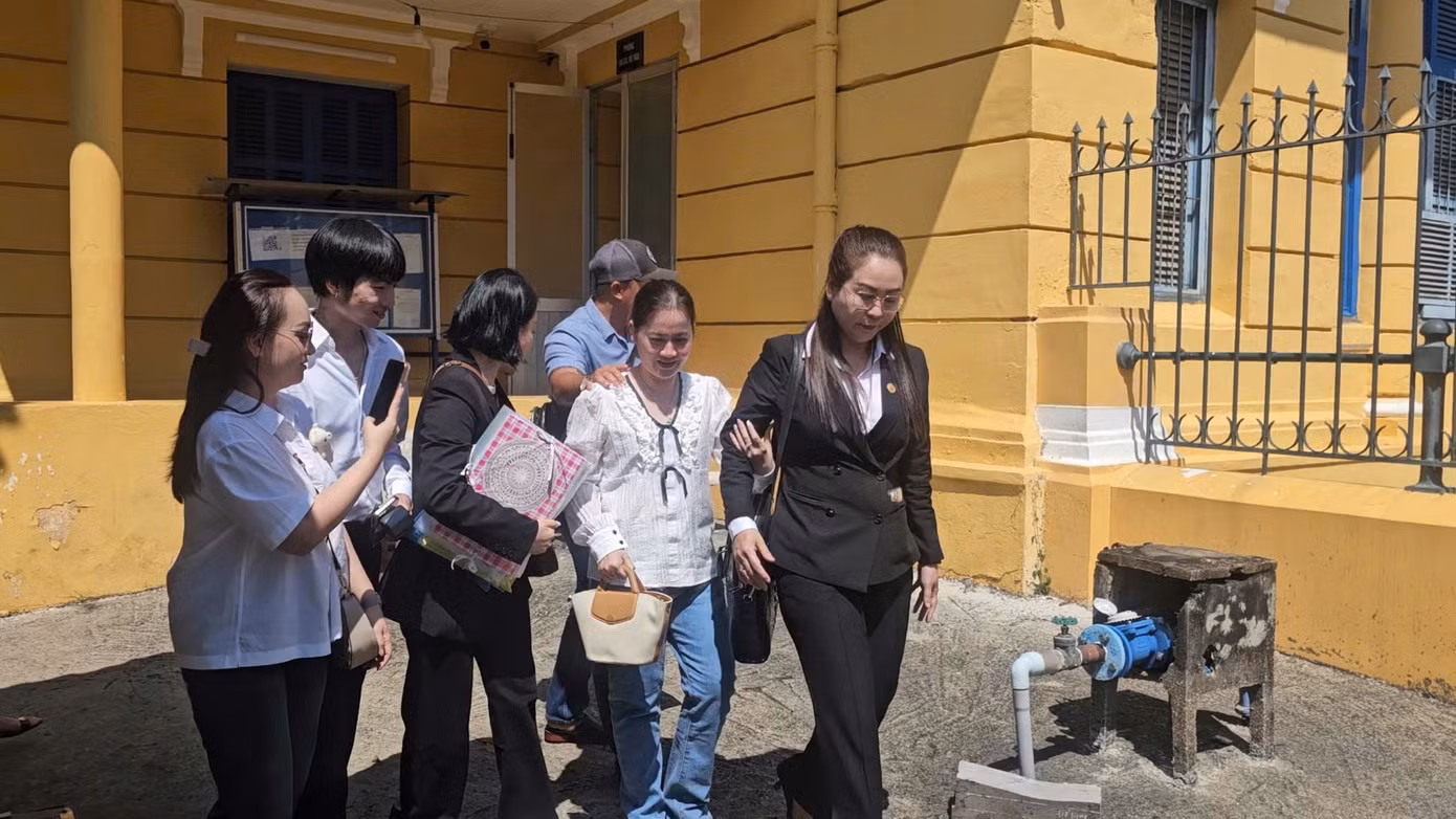 Một trong 2 bên liên quan đến tòa tham dự buổi hòa giải tại TAND TPHCM.