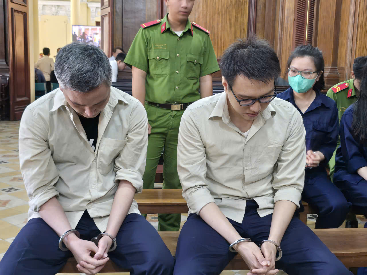 Các bị cáo tại phiên tòa sáng nay 23/12. Các bị cáo tại phiên tòa sáng nay 23/12.