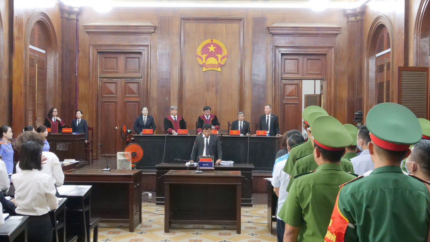 HĐXX công bố quyết định đưa vụ án ra xét xử. HĐXX công bố quyết định đưa vụ án ra xét xử.