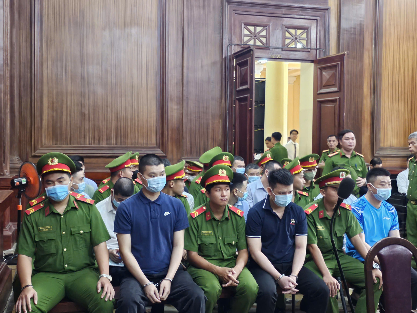 Các bị cáo tại phiên tòa.