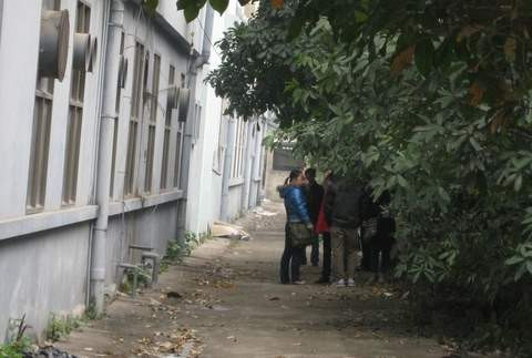 Khu vực phát hiện nạn nhân là phía sau tòa nhà 7 tầng, vắng vẻ, ít người qua lại