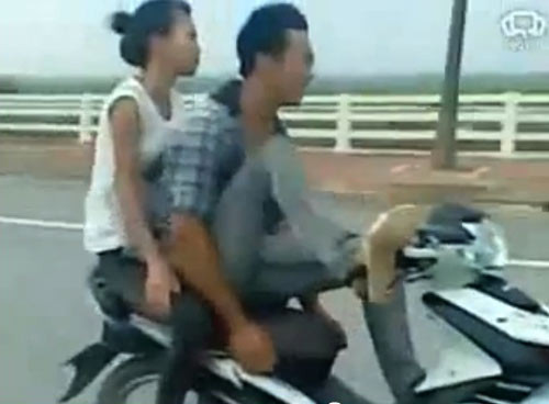 Hình ảnh trong clip được quay bằng điện thoại di động. Cơ quan chức năng sẽ sớm vào cuộc xác minh. Ảnh: Chụp từ clip