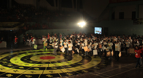 Sinh viên hào hứng trở lại cuộc thi sau khi được cứu trợ...