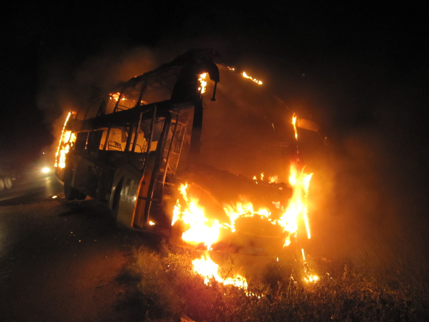 Hiện trường chiếc xe cháy 