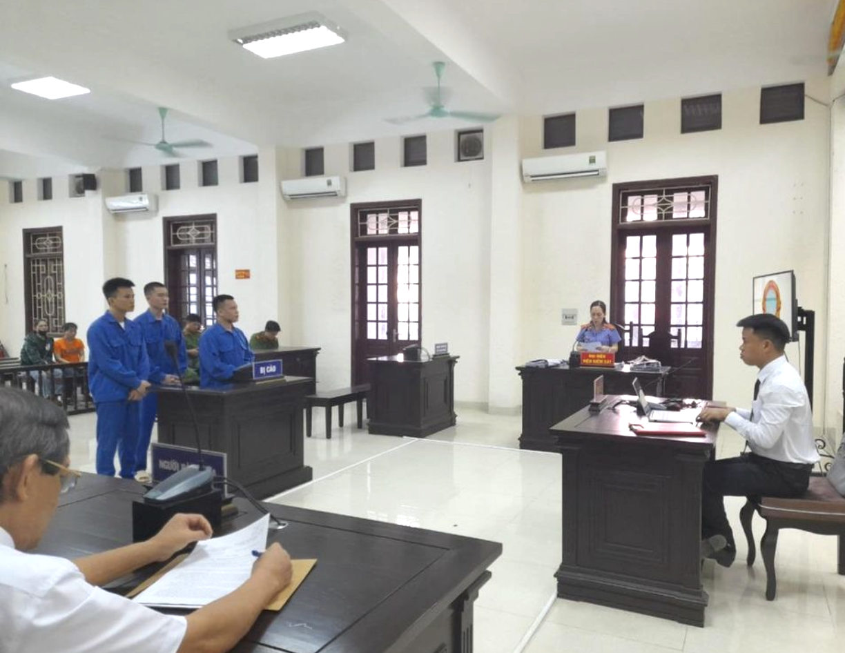 Phiên tòa xử vụ vận chuyển gần 30kg ma túy từ Lào về Việt Nam, 27/6/2024. Ảnh: TAQT Phiên tòa xử vụ vận chuyển gần 30kg ma túy từ Lào về Việt Nam, 27/6/2024. Ảnh: TAQT