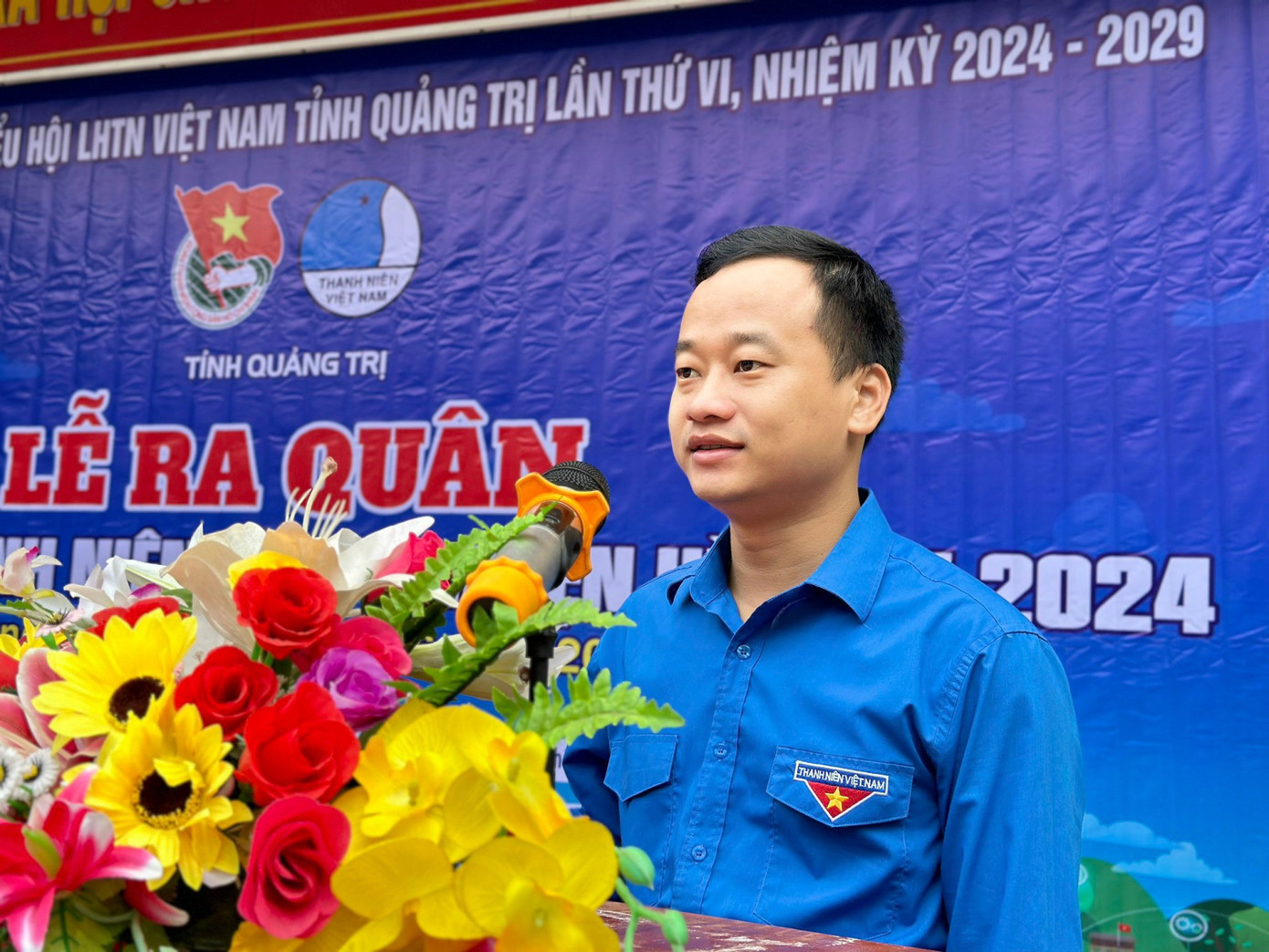 Anh Nguyễn Quốc Toản - Phó Bí thư Tỉnh Đoàn, Chủ tịch Hội LHTN Việt Nam tỉnh Quảng Trị phát biểu khai mạc Lễ ra quân Chiến dịch thanh niên tình nguyện Hè năm 2024.