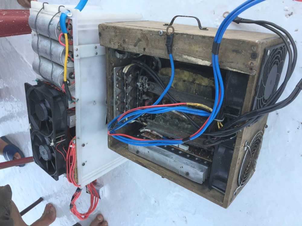 Tàu giã cào đánh cá bằng xung điện. Tàu giã cào đánh cá bằng xung điện.