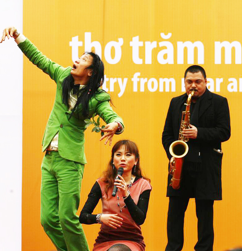 Đào Anh Khánh “phê” cùng Vi Thùy Linh. Ảnh: Hồng Vĩnh . Đào Anh Khánh “phê” cùng Vi Thùy Linh.Ảnh: Hồng Vĩnh