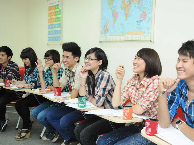 Nhiều bạn trẻ đã chủ động trau dồi ngoại ngữ để hội nhập quốc tế. Nhiều bạn trẻ đã chủ động trau dồi ngoại ngữ để hội nhập quốc tế