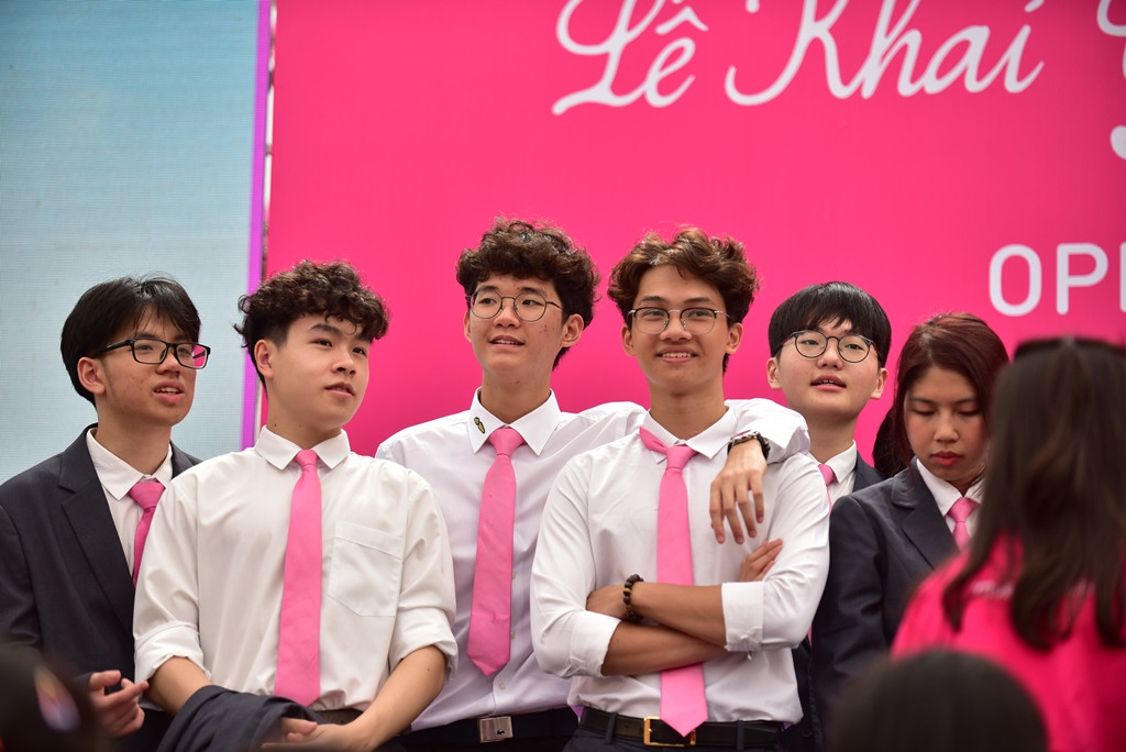 Ba anh chàng tóc xoăn điển trai như các nam thần điện ảnh