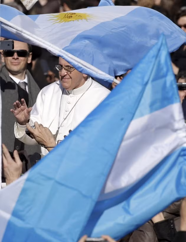 Giáo hoàng Francis, 76 tuổi, người Argentina trở thành Giáo hoàng thứ 266 của 1,2 tỷ người Công giáo 