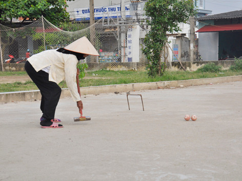 Cụ Chải, 83 tuổi với những đường bóng chuẩn xác