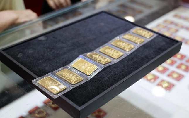 Giá vàng miếng SJC tăng trên mốc 106 triệu đồng/lượng (ảnh: Như Ý). Giá vàng miếng SJC tăng trên mốc 106 triệu đồng/lượng (ảnh: Như Ý).