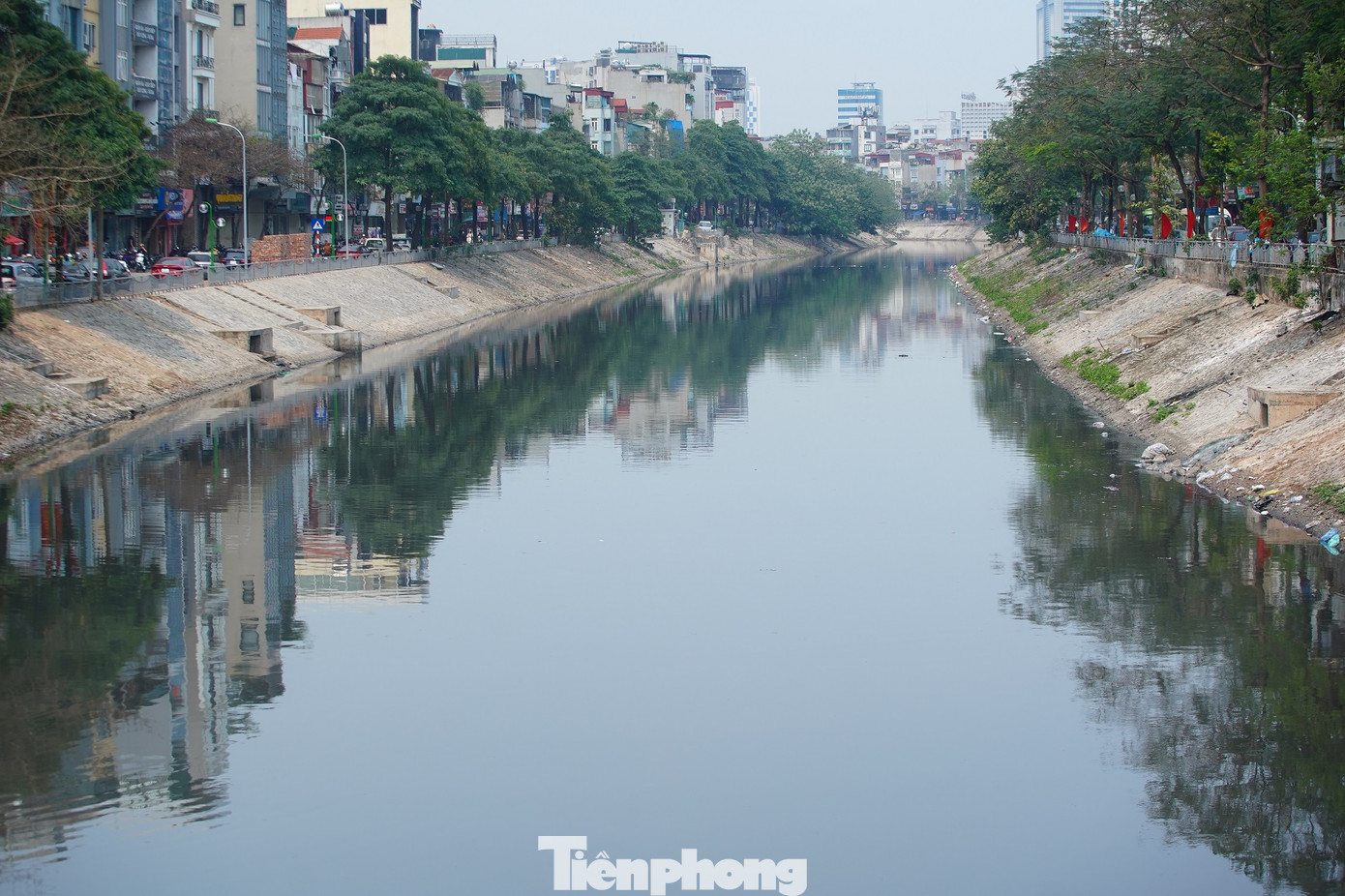 Theo Sở Tài nguyên và Môi trường thành phố Hà Nội, trung bình mỗi ngày, sông Tô Lịch phải tiếp nhận khoảng 160.000m3 nước thải sinh hoạt từ hơn 300 cống xả thải. Theo Sở Tài nguyên và Môi trường thành phố Hà Nội, trung bình mỗi ngày, sông Tô Lịch phải tiếp nhận khoảng 160.000m3 nước thải sinh hoạt từ hơn 300 cống xả thải.