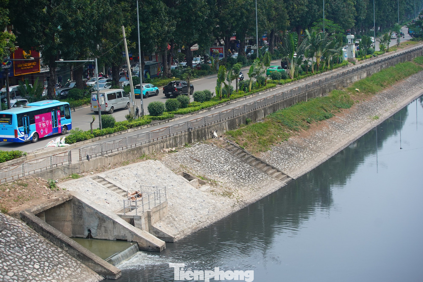 Cảnh quan đang dần "hồi sinh sau khi lòng sông được nạo vét, cải tạo. Cảnh quan đang dần "hồi sinh sau khi lòng sông được nạo vét, cải tạo.