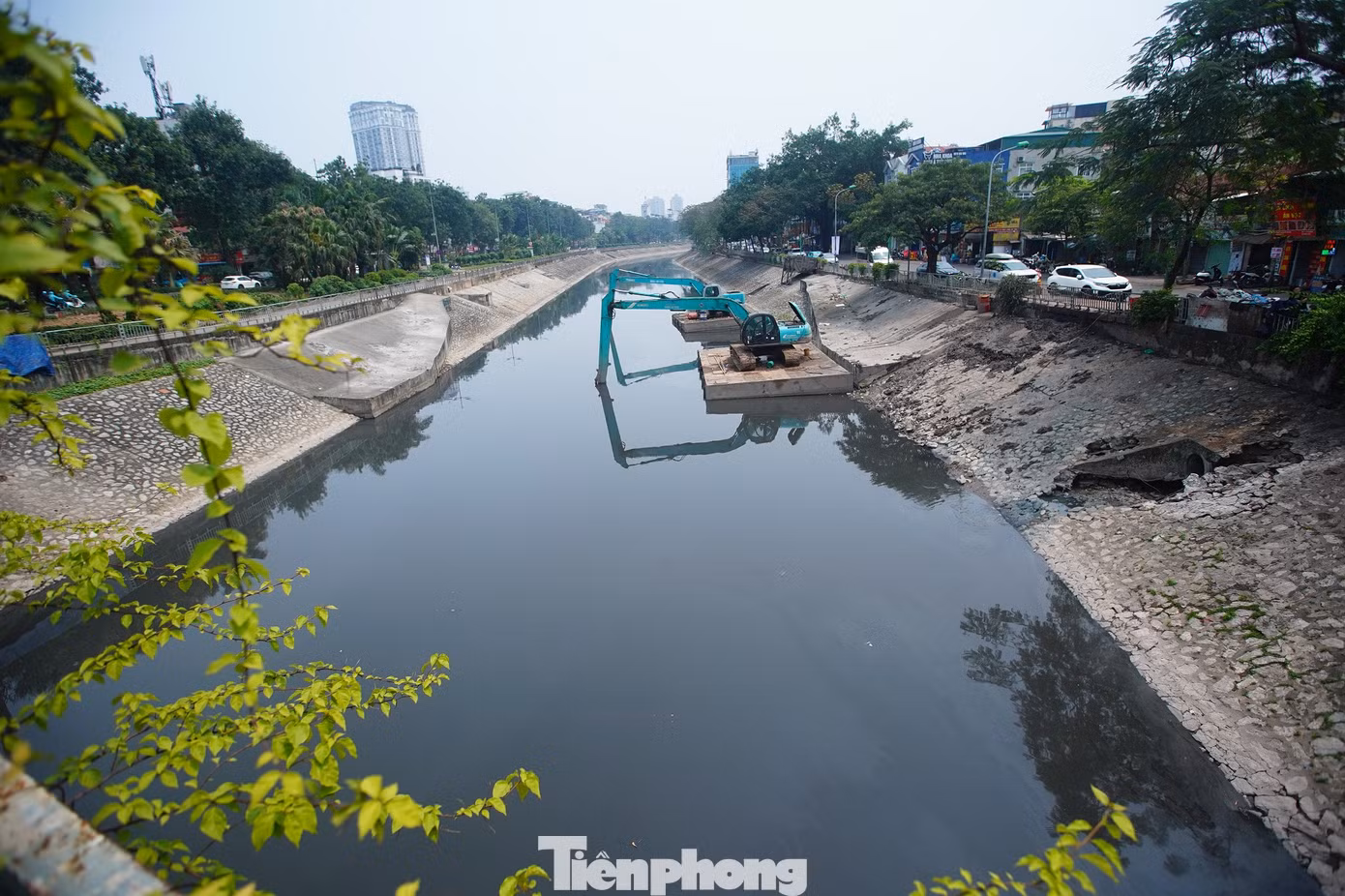 Cùng với kế hoạch bổ cập nước sông Hồng vào làm sạch sông Tô Lịch, cải tạo môi trường, cảnh quan hai bên dòng sông sắp được "thay da đổi thịt".