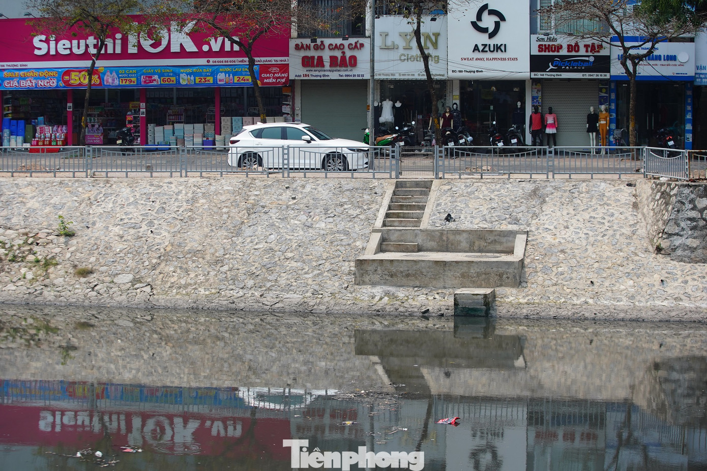 Nhiều đoạn bờ kè được cải tạo, đồng bộ. Nhiều đoạn bờ kè được cải tạo, đồng bộ.