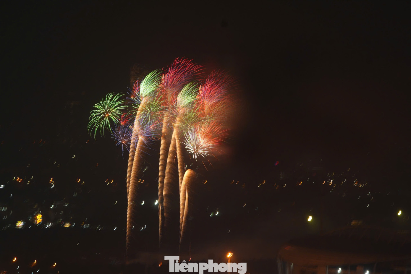 Pháo hoa từ góc nhìn trên cao.