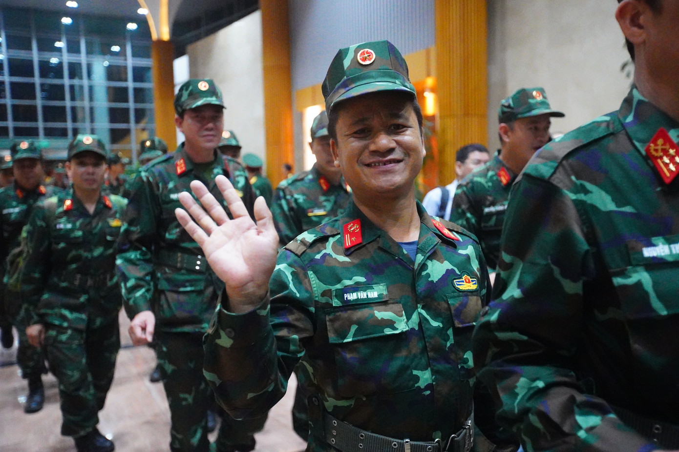 Cụ thể, tại Naypyidaw, đoàn triển khai nhiệm vụ tìm kiếm các nạn nhân tại ba vị trí: Khu chung cư Bala Tidi, bệnh viện Ottara Thiri và khách sạn Aye Chan Thar. Tại ba vị trí này, đoàn đã sử dụng chó nghiệp vụ cùng các thiết bị tìm kiếm chuyên dụng để phát hiện 32 vị trí có nạn nhân mắc kẹt dưới đống đổ nát, và trực tiếp tổ chức tìm kiếm ở 20 vị trí, đưa ra ngoài 21 thi thể nạn nhân.