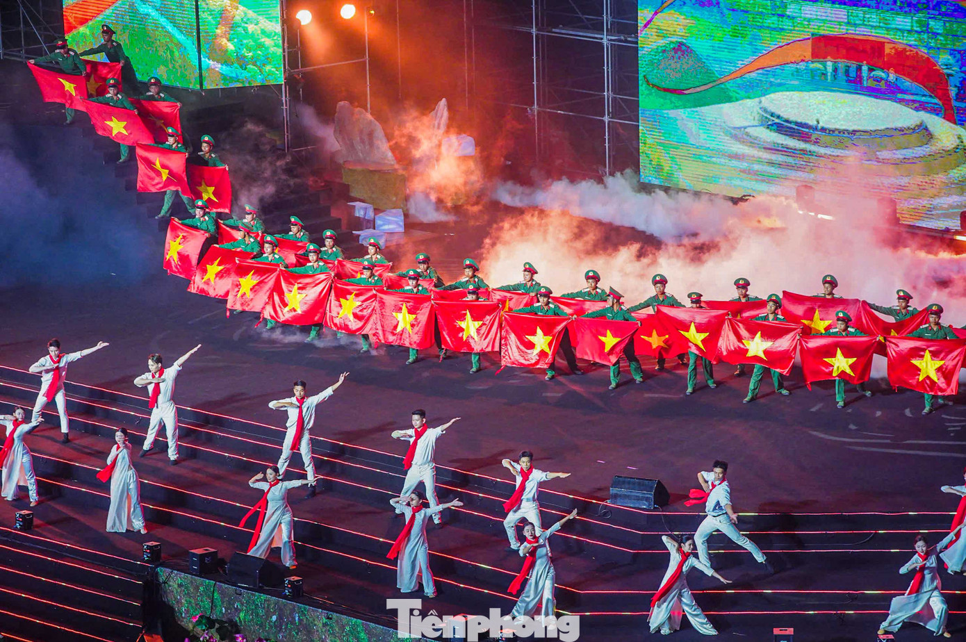 “Hẹn ước Bắc – Nam” là một hành trình trở về lịch sử, về những lời hẹn ước đã được viết nên bằng máu, nước mắt và lòng kiên trung của hàng triệu người con đất Việt. Chương trình tái hiện những lời hẹn ấy qua ngôn ngữ chính luận – nghệ thuật, kết hợp giữa tư liệu lịch sử, phóng sự chuyên đề, hoạt cảnh, âm nhạc và công nghệ trình diễn hiện đại.