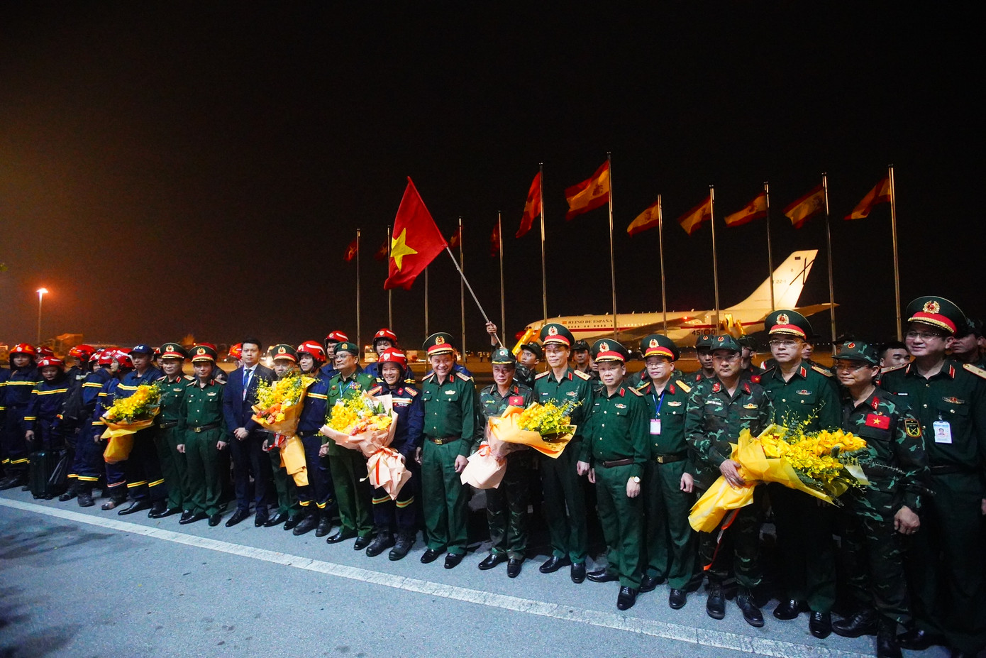 Các quân nhân tham gia nhiệm vụ lần này của Đoàn công tác Bộ Quốc phòng được lựa chọn từ nhiều cơ quan, đơn vị, là lực lượng nòng cốt của các đội hỗ trợ nhân đạo, cứu trợ thảm họa quốc tế của Bộ Quốc phòng từ: Binh chủng Công binh, các Bệnh viện Quân đội, Bộ đội Biên phòng, Cục Cứu hộ - Cứu nạn và các cơ quan chức năng của Bộ Quốc phòng, Bộ Tổng Tham mưu, Tổng cục Chính trị. Trong đó, nhiều đồng chí đã tham gia hỗ trợ Chính phủ và nhân dân Thổ Nhĩ Kỳ khắc phục thảm họa động đất năm 2023 và tham gia hoạt động gìn giữ hòa bình Liên Hợp Quốc.