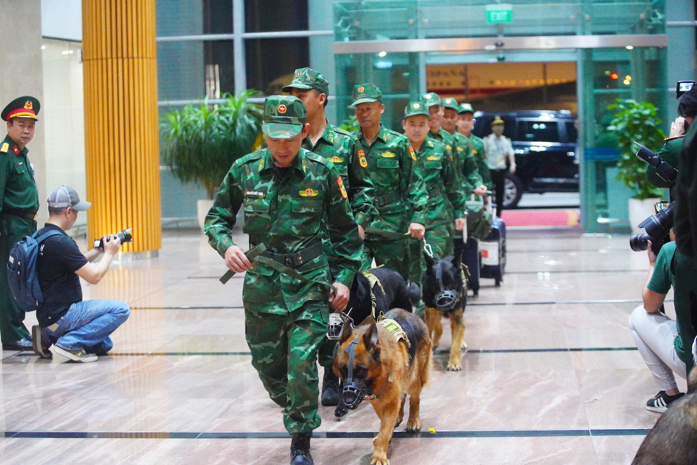 Trước những nỗ lực và kết quả của lực lượng cứu nạn, cứu hộ Việt Nam, phía nước bạn Myanmar cũng như người dân địa phương đã bày tỏ sự xúc động và cảm ơn trân trọng. Thiếu tướng Myat Thu, Cục trưởng Cục Cứu hỏa, Cứu hộ cứu nạn (Bộ Nội vụ Myanmar) đánh giá rất cao tinh thần, trách nhiệm, nỗ lực của đoàn Việt Nam, cho rằng các thành viên đoàn Việt Nam đã không quản ngại nguy hiểm, làm việc từ sáng sớm đến tối muộn ở những địa điểm rất khó khăn, phức tạp, nguy hiểm để giúp đỡ nhân dân Myanmar.