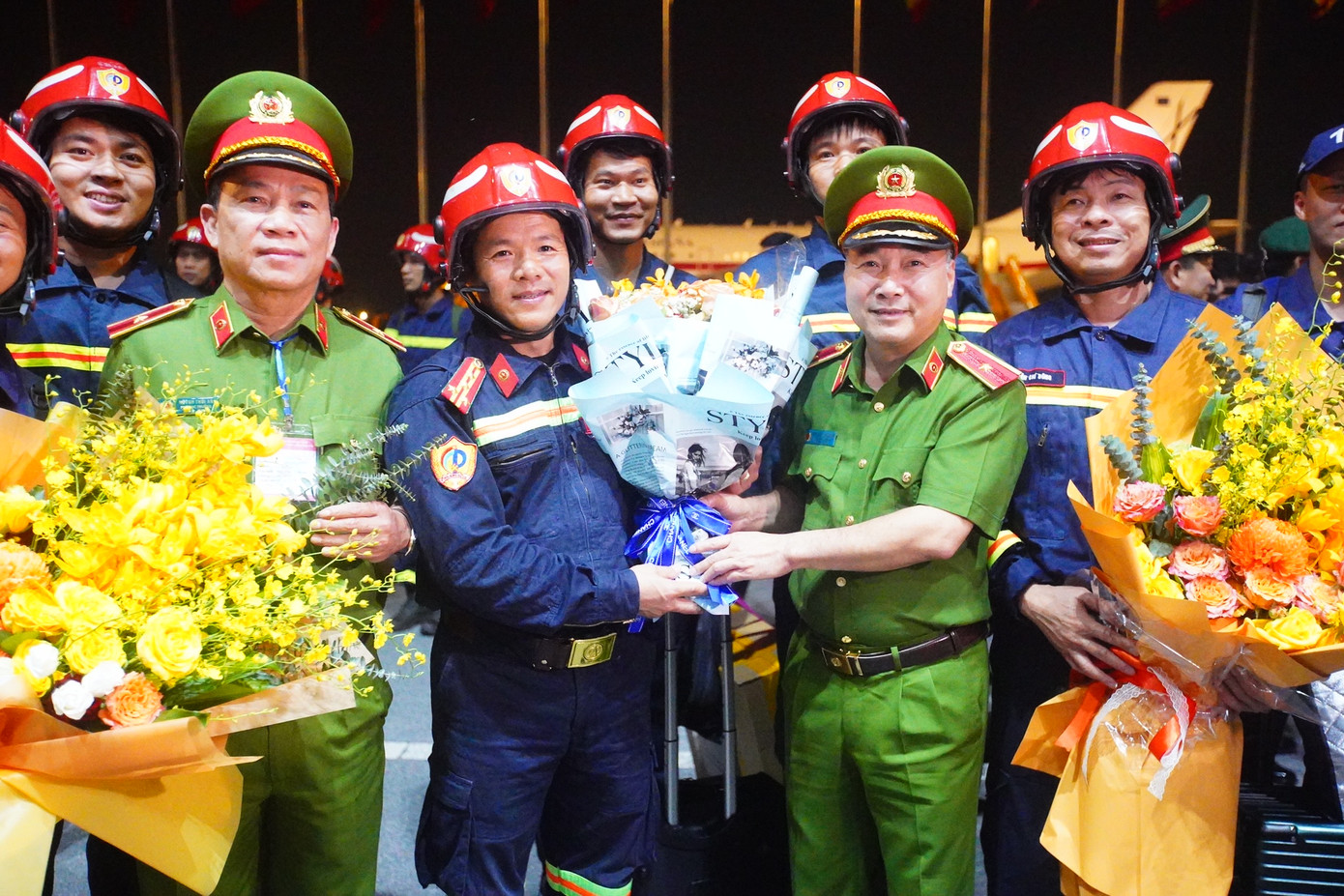 Trong những ngày làm nhiệm vụ tại Myanmar, đoàn cứu nạn, cứu hộ Bộ Công an đã độc lập giải cứu 7 nạn nhân đưa ra bàn giao cho gia đình, đồng thời phối hợp với các đội cứu hộ Myanmar, Philippines, Indonesia, Singapore giải cứu 7 nạn nhân khác. Bên cạnh đó, đoàn cũng tổ chức khám chữa bệnh, sơ cứu, sát khuẩn, thay băng vết thương, cấp phát thuốc cho hơn 50 nạn nhân, dựng 2 lều bạt làm nơi tạm trú cho nạn nhân mất nhà cửa. Đồng thời phun khử khuẩn, chống muỗi trên diện tích 5.000 m2 khu tập trung dân cư bị ảnh hưởng do động đất và chia sẻ, hỗ trợ tài chính cho 6 gia đình nạn nhân thiệt mạng.