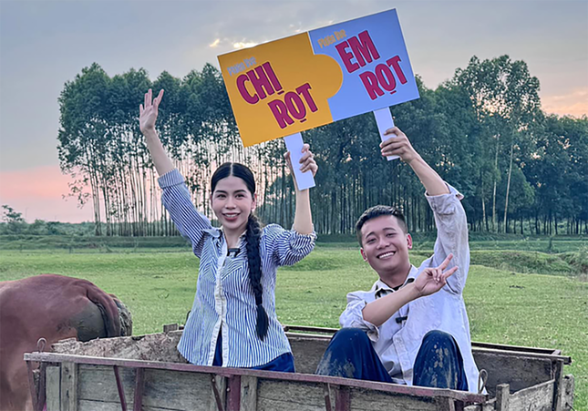 Hai tiktoker nổi tiếng là Hằng du mục và Quang Linh Vlogs. Ảnh: Chụp màn hình Youtube.