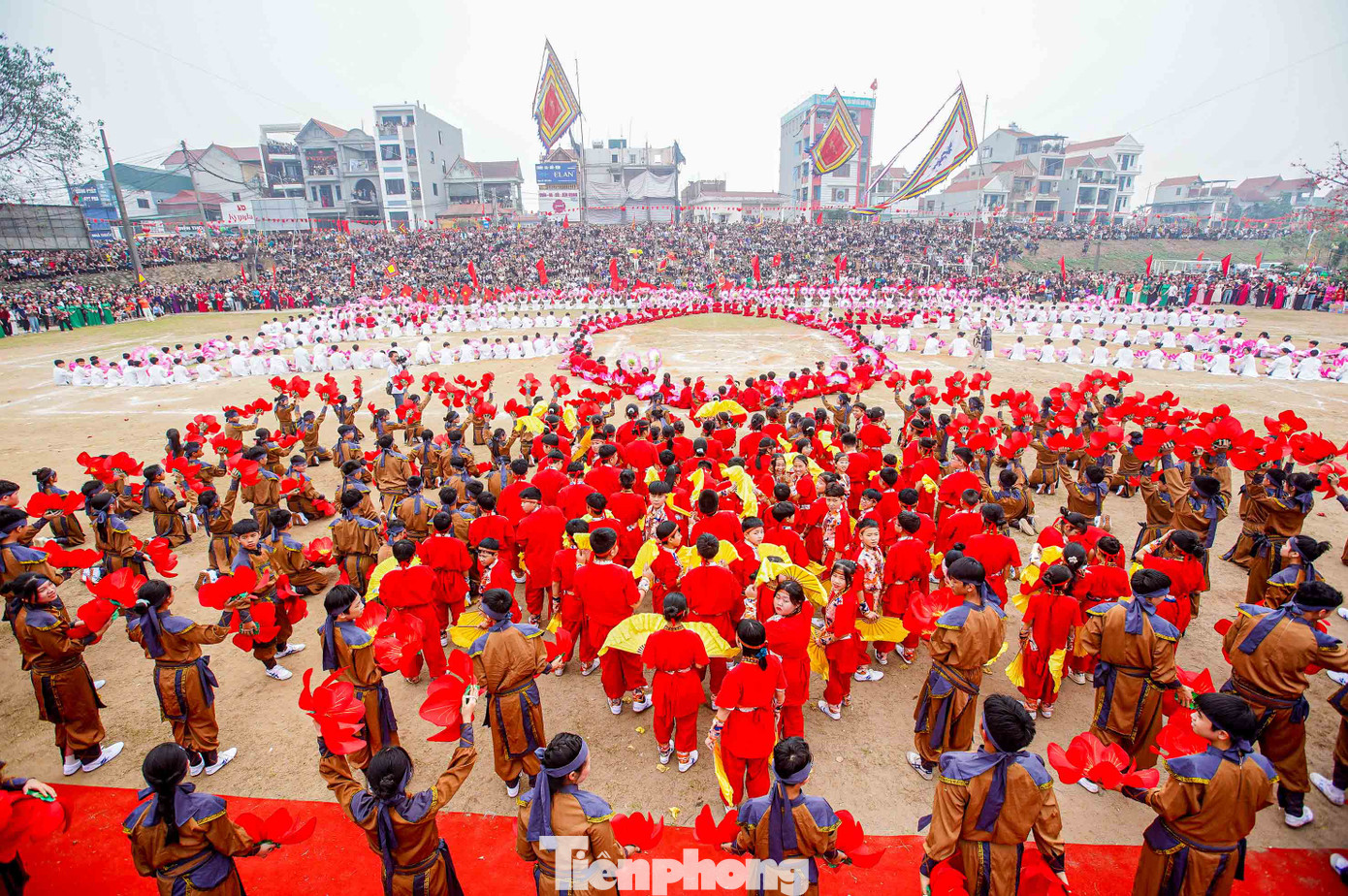Lễ hội diễn ra đến hết ngày 9/4 (12/3 năm Ất Tỵ), với các hoạt động tế lễ cổ truyền, Nghiềm quân vào các buổi sáng. Bên cạnh đó là hoạt động thi đấu cờ người, triển lãm, văn nghệ chiếu chèo, các trò chơi dân gian...