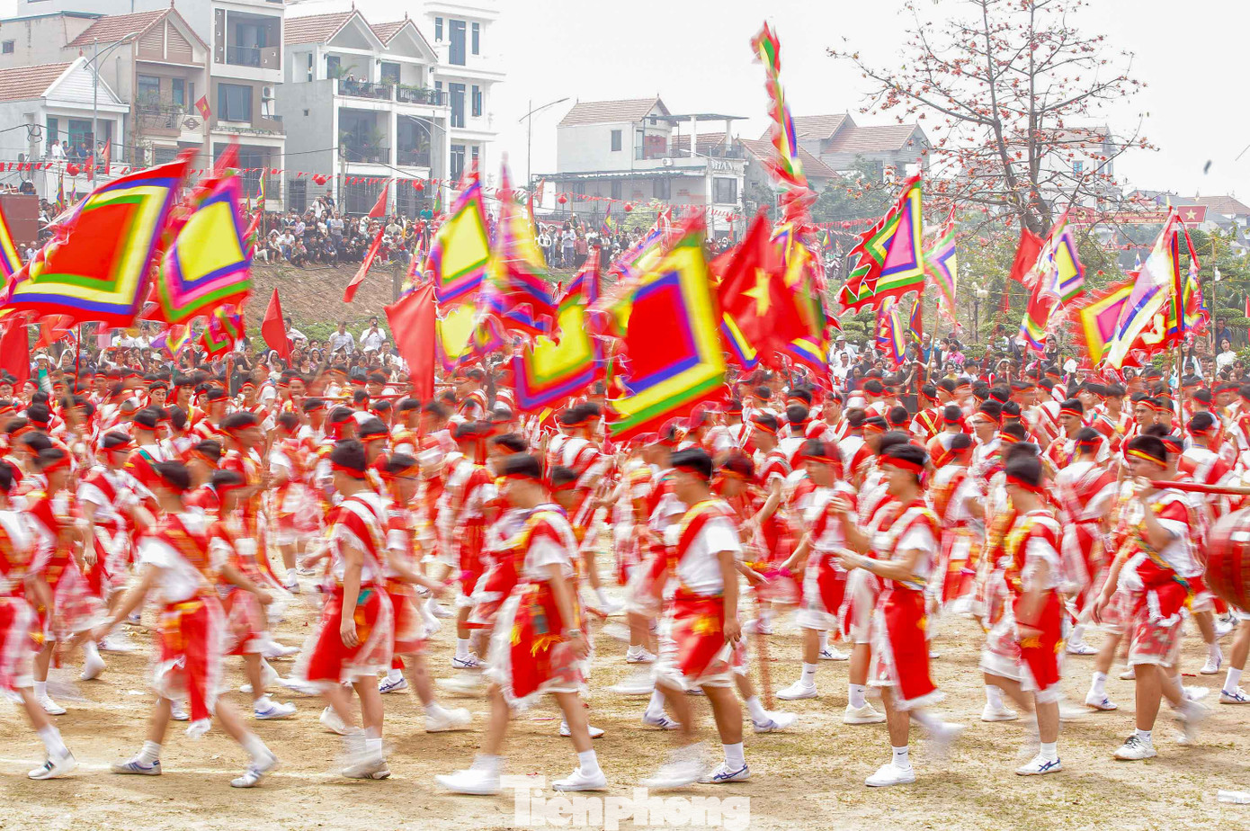 Nghiềm quân được thực hiện bởi hơn 600 trai đinh được tuyển chọn từ các thôn.