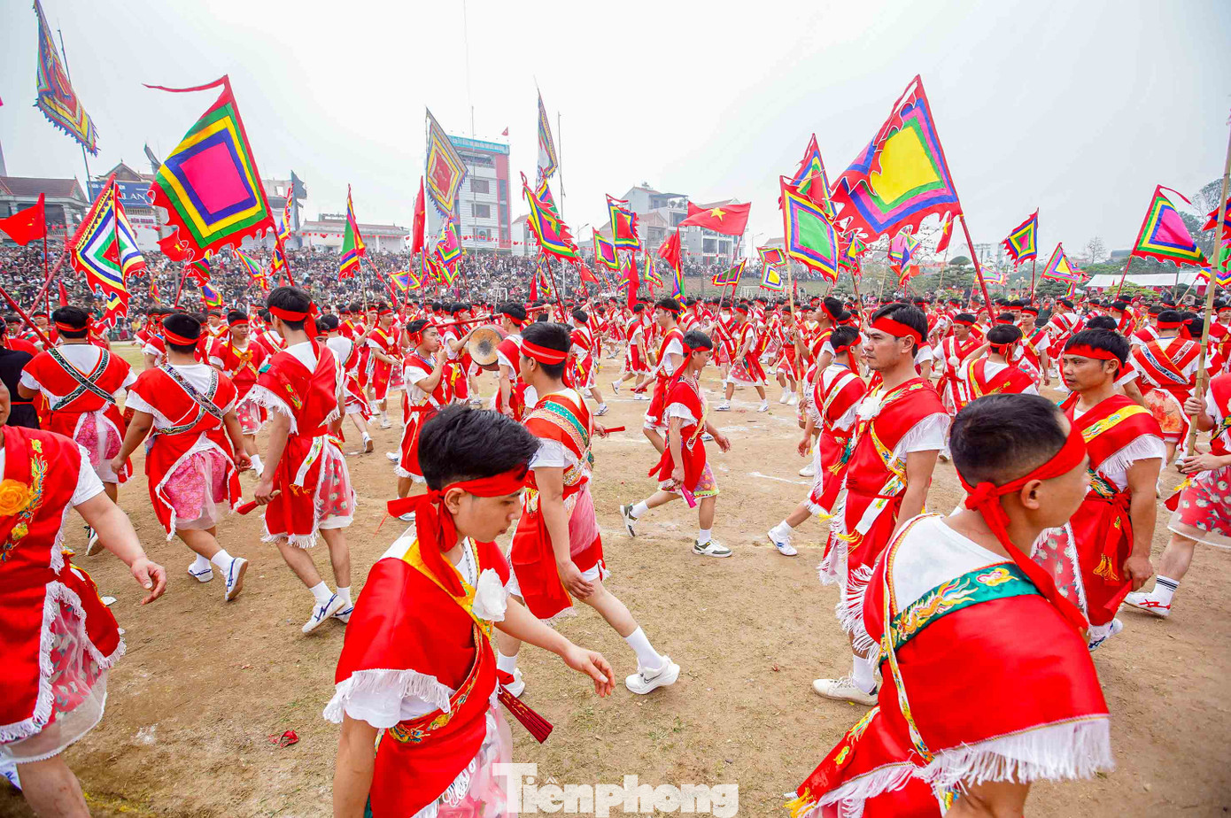 Lễ hội truyền thống xã Dương Liễu được tổ chức hàng năm, chính hội diễn ra từ ngày 10- 12/3 âm lịch. Đặc biệt, cứ 5 năm một lần dân làng sẽ tổ chức hội với quy mô lớn.