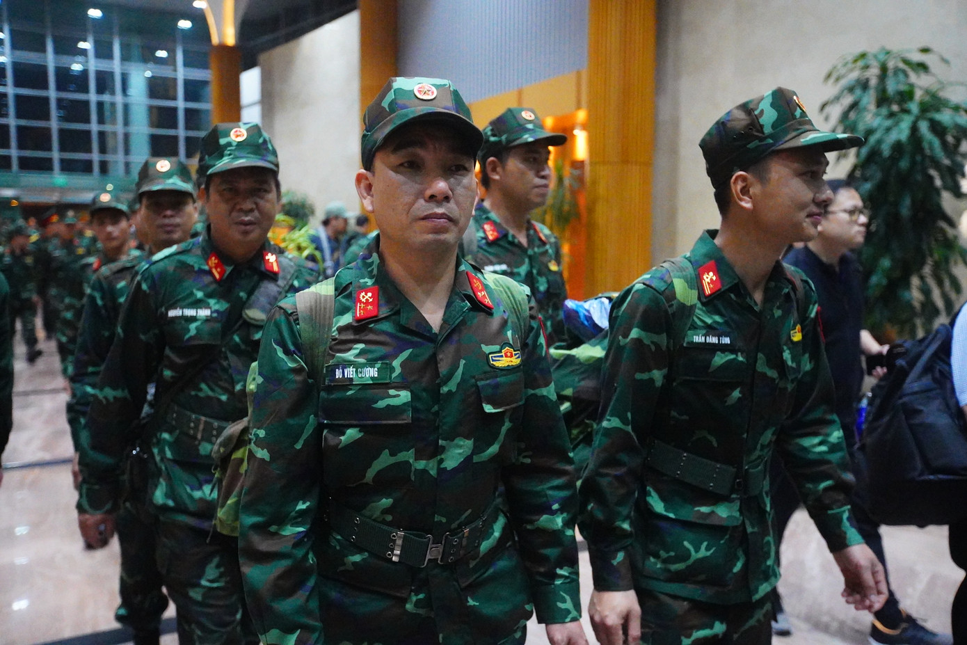 Bên cạnh đó, đoàn còn tổ chức khám chữa bệnh, cấp thuốc miễn phí cho hơn 200 lượt người dân địa phương, trong bối cảnh các bệnh viện ở Naypyidaw bị tàn phá bởi động đất, thiếu thuốc men, trang thiết bị y tế. Các thành viên trong đoàn quyên góp được 5.000 USD để hỗ trợ gia đình các nạn nhân; trao tặng 40 tấn lương khô cho phía Myanmar để hỗ trợ người dân ở các khu vực bị ảnh hưởng bởi động đất và tặng một số lều bạt.