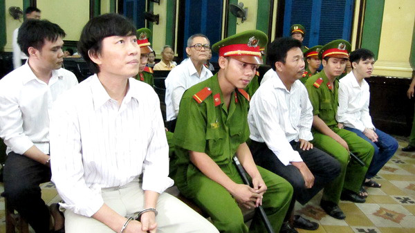 Nhà báo Hoàng Khương tại Tòa án nhân nhân TP.HCM sáng nay 6-9