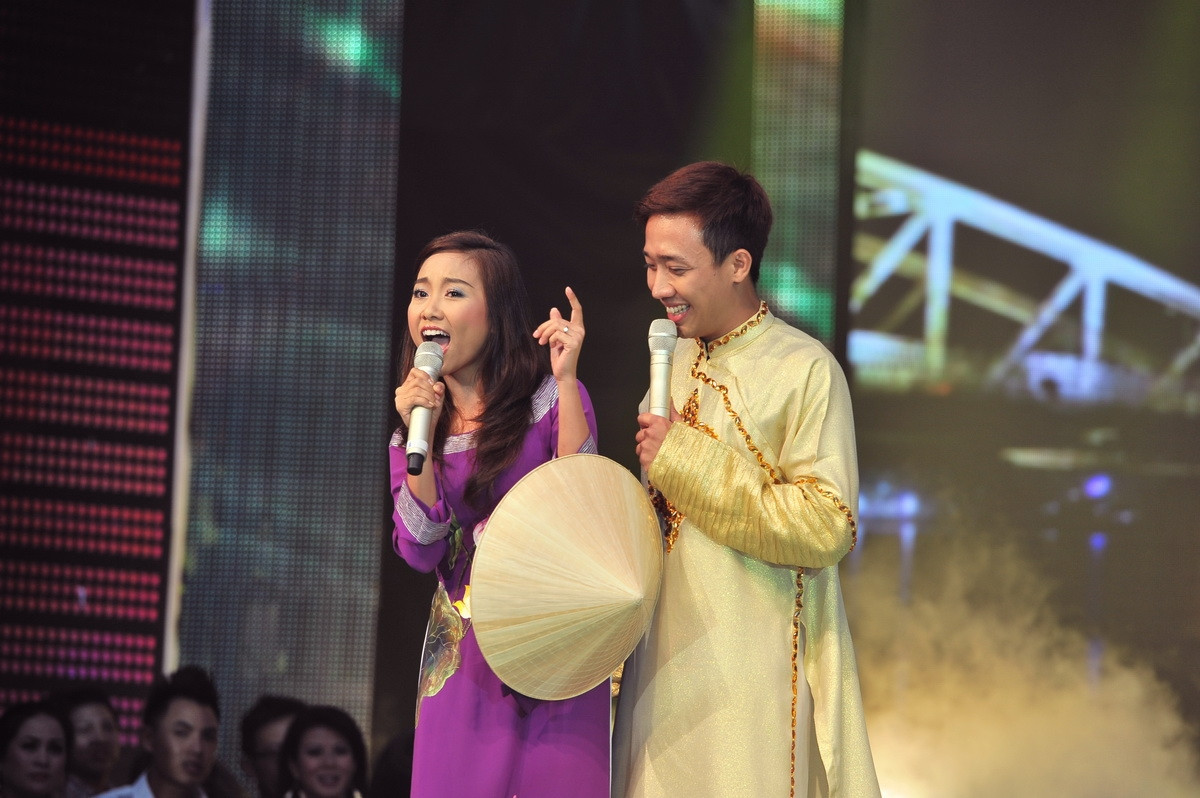 Trấn Thành và Đoan Trang trên sân khấu Cặp đôi hoàn hảo