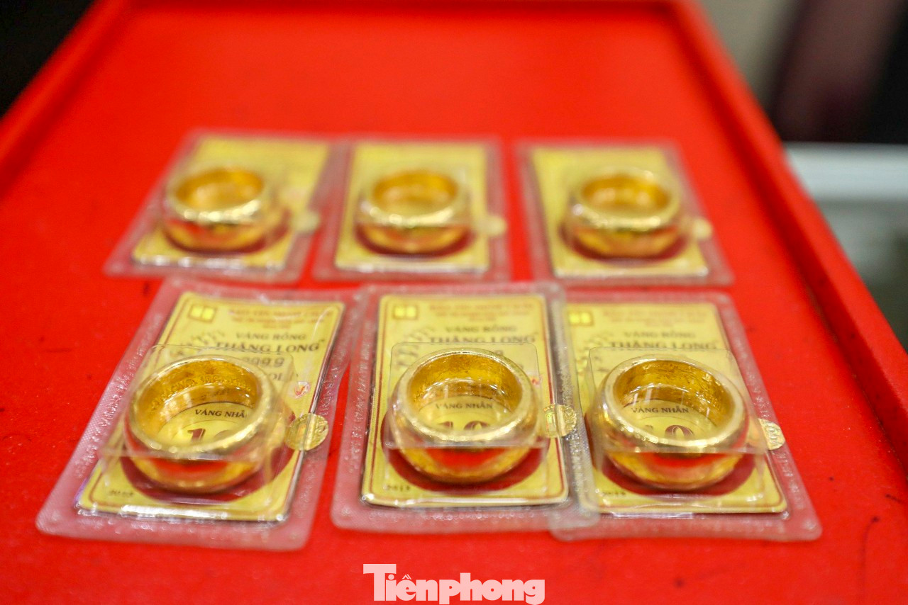 Giá vàng đứng im.