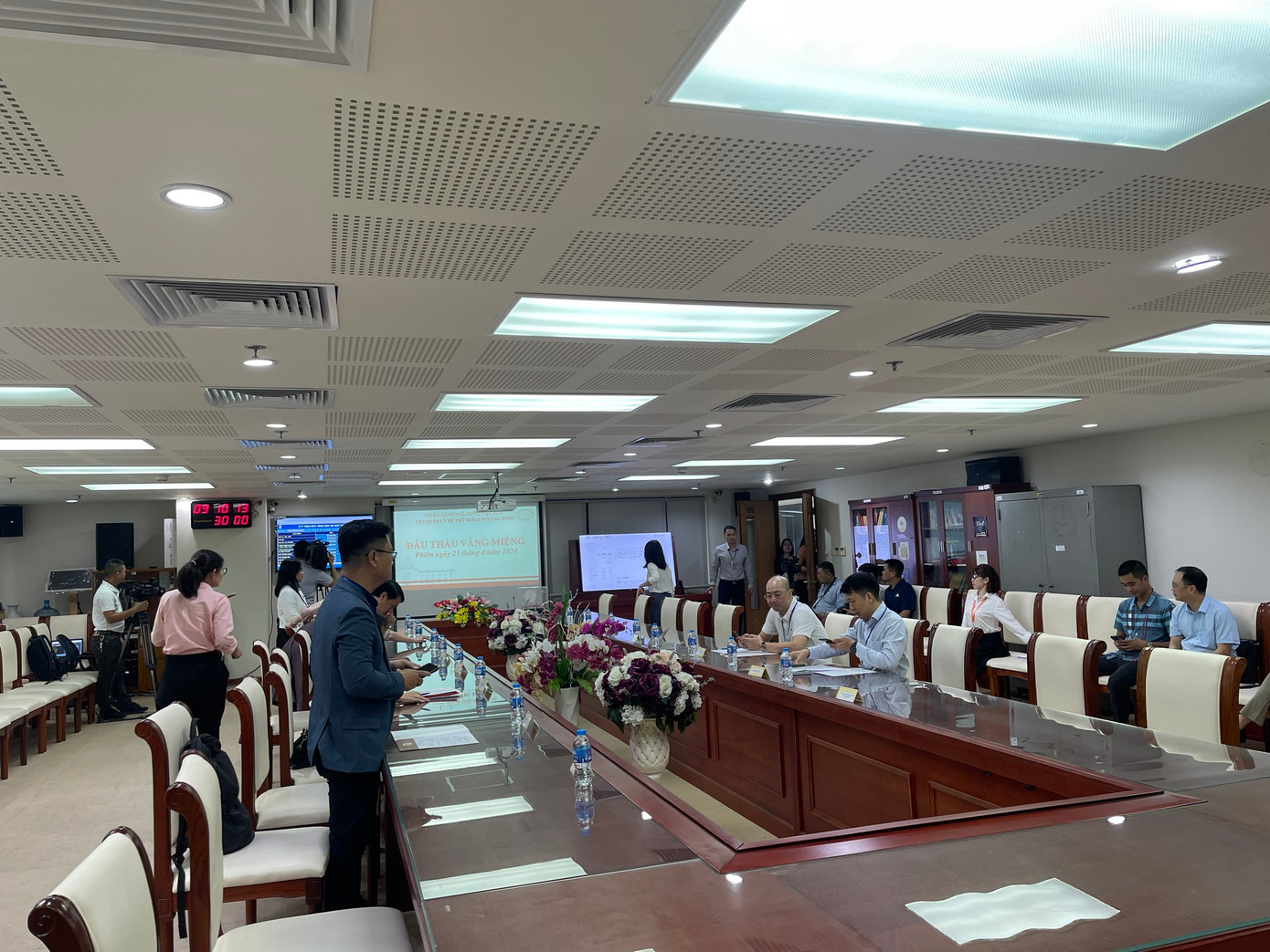 Phòng đấu thầu vàng tại Cục Dự trữ ngoại hối Nhà nước sáng nay (ảnh: N.N). Phòng đấu thầu vàng tại Cục Dự trữ ngoại hối Nhà nước sáng nay (ảnh: N.N).